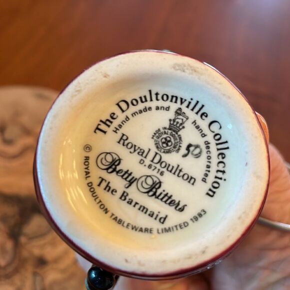 Royal Doulton Doultonville Collection "Betty Bitters" Barmaid Mug - Picture 6 of 9